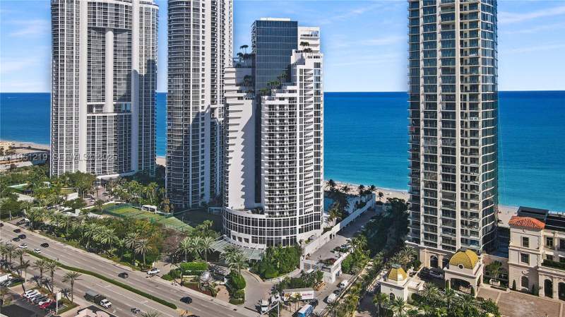 1 bedroom Condominium at 18001 Collins Ave 2605, Trump International, Sunny Isles Beach — photo 2