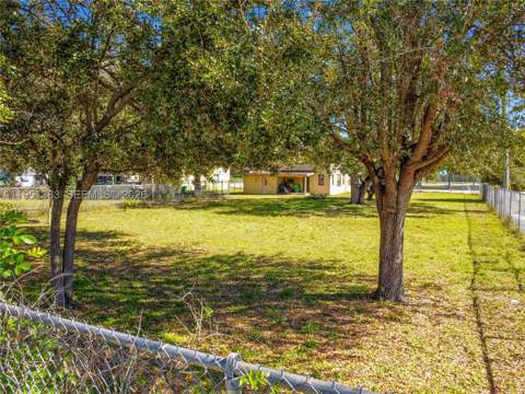 8610 NW 17th Ave, Miami FL - photo 10 of 17