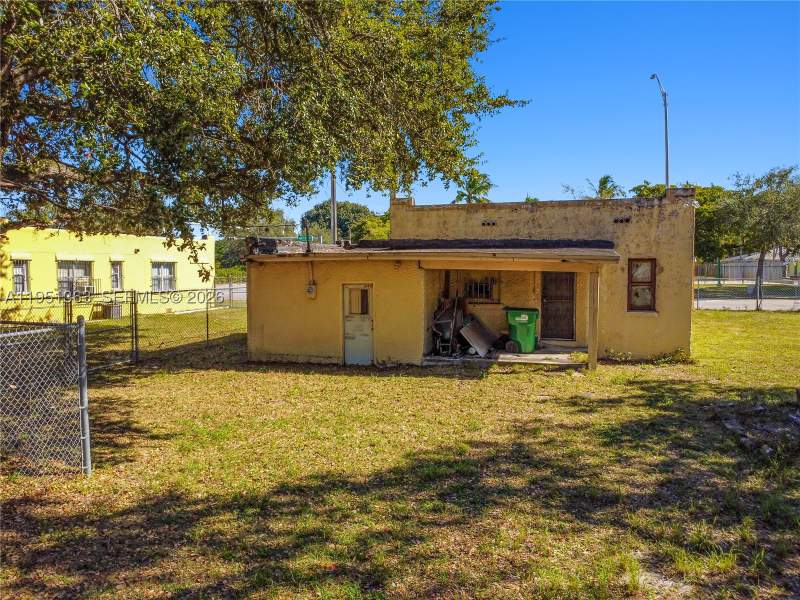 2 bedroom SingleFamilyResidence at 8610 NW 17th Ave, Yost Villa Rev, Miami — photo 3