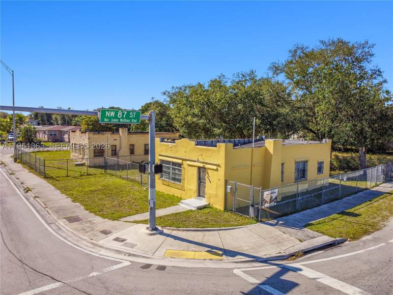 2 bedroom SingleFamilyResidence at 8610 NW 17th Ave, Yost Villa Rev, Miami — photo 4