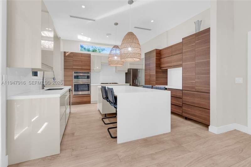5 bedroom SingleFamilyResidence at 760 NE 115th St, Amd Pl Griffing Biscayne, Biscayne Park — photo 3