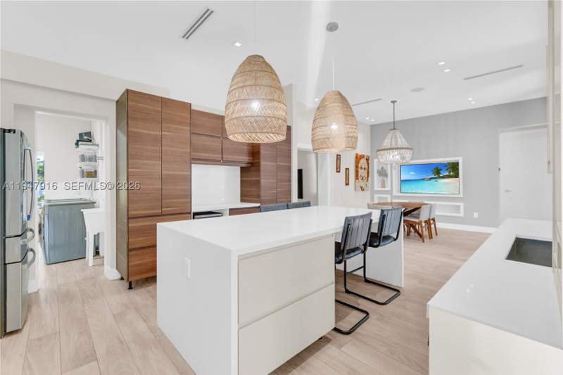 5 bedroom SingleFamilyResidence at 760 NE 115th St, Amd Pl Griffing Biscayne, Biscayne Park — photo 4