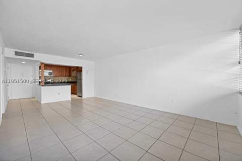 2175 NE 170th St 206, North Miami Beach FL - photo 8 of 21