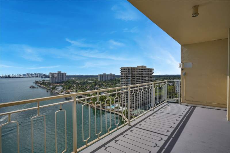 2 bedroom Condominium at 11111 Biscayne Blvd 21C, Jockey Club Condo, Miami — photo 2