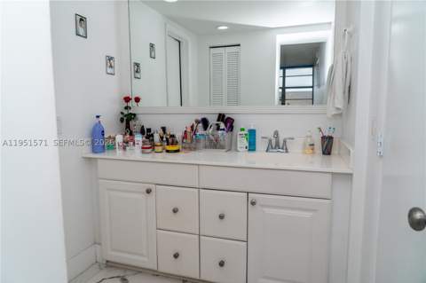 854 NW 87th Ave 405, Miami FL - photo 17 of 19