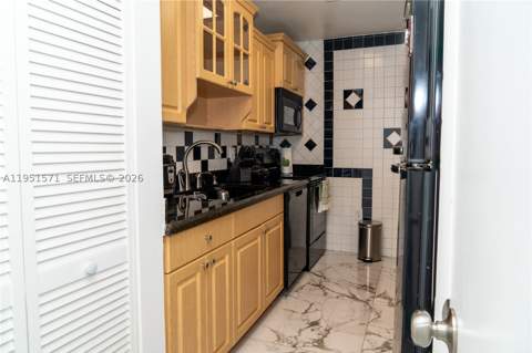 854 NW 87th Ave 405, Miami FL - photo 7 of 19