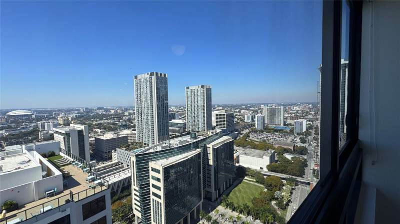 1 bedroom Condominium at 225 N Miami Avenue 3604, District 225, Miami — photo 5