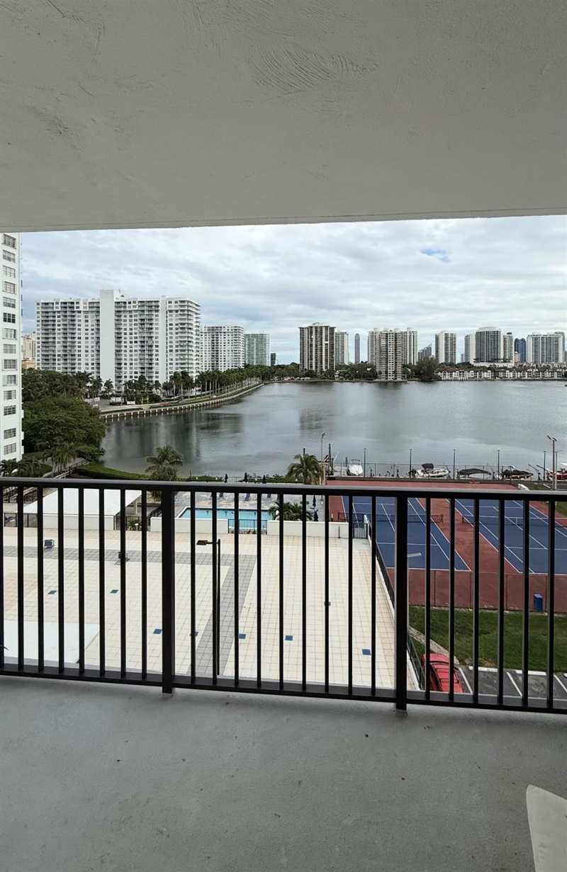 2 bedroom Condominium at 2750 NE 183rd Street 709, Commodore Plaza Condo, Aventura — photo 1