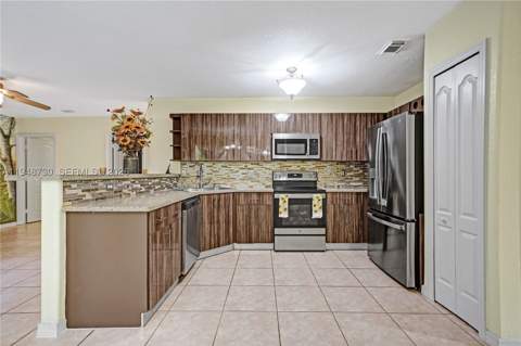 5502 SW 162nd Pl, Miami FL - photo 15 of 72