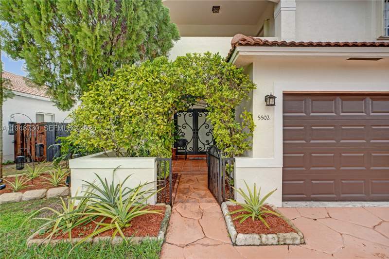 3 bedroom SingleFamilyResidence at 5502 SW 162nd Pl, Pelicans Cove, Miami — photo 4