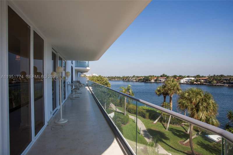 2 bedroom Condominium at 19707 Turnberry Way 4H, Turnberry Isle Condo, Aventura — photo 1