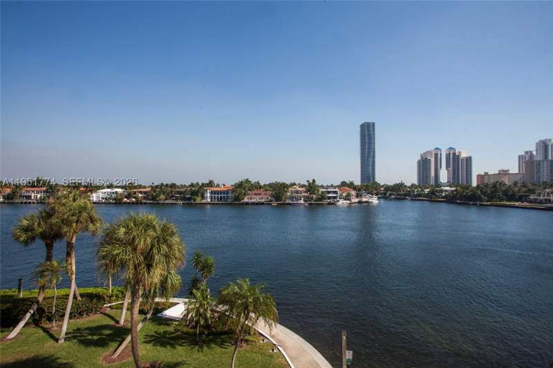 2 bedroom Condominium at 19707 Turnberry Way 4H, Turnberry Isle Condo, Aventura — photo 2
