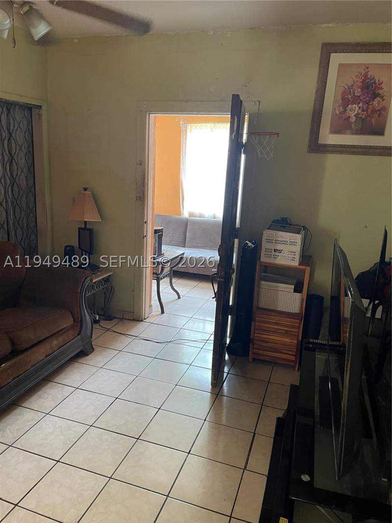 2 bedroom SingleFamilyResidence at 1120 NW 31st St, Santa Clara Sub, Miami — photo 4