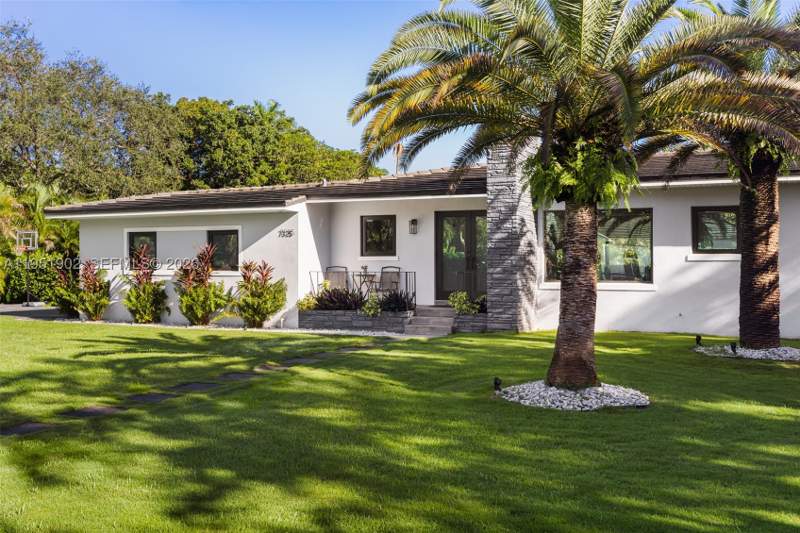 4 bedroom SingleFamilyResidence at 7325 SW 102nd St, Flagler Groves Estates SE, Pinecrest — photo 5
