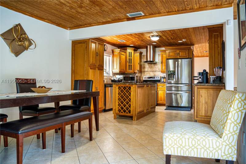 5 bedroom SingleFamilyResidence at 9420 SW 212th Terrace, Lakes By The Bay Sec 7, Cutler Bay — photo 4
