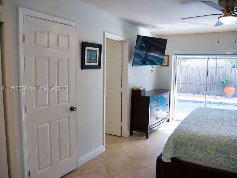 5 bedroom SingleFamilyResidence at 9420 SW 212th Terrace, Lakes By The Bay Sec 7, Cutler Bay — photo 5
