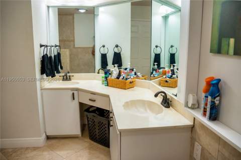9420 SW 212th Terrace, Cutler Bay FL - photo 6 of 18