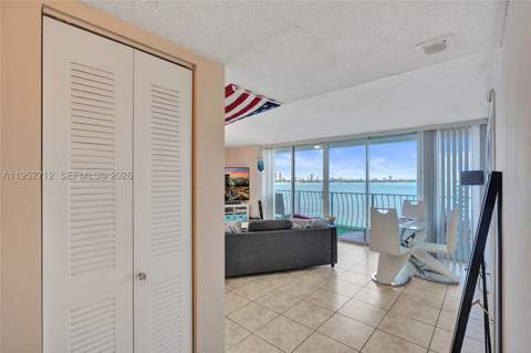 7601 E Treasure Dr 1120, North Bay Village FL - photo 23 of 32