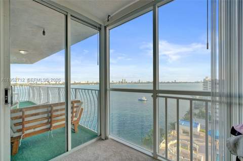 7601 E Treasure Dr 1120, North Bay Village FL - photo 24 of 32