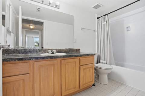 8363 Lake Dr 503, Doral FL - photo 10 of 26