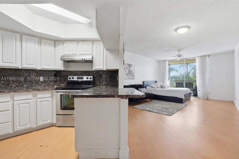 1 bedroom Condominium at 8363 Lake Dr 503, Las Vistas At Doral Condo, Doral — photo 2