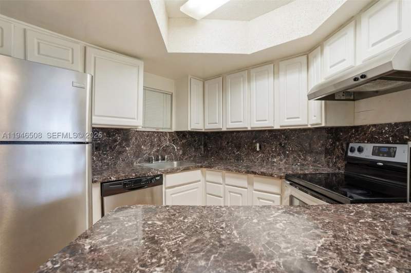 1 bedroom Condominium at 8363 Lake Dr 503, Las Vistas At Doral Condo, Doral — photo 5