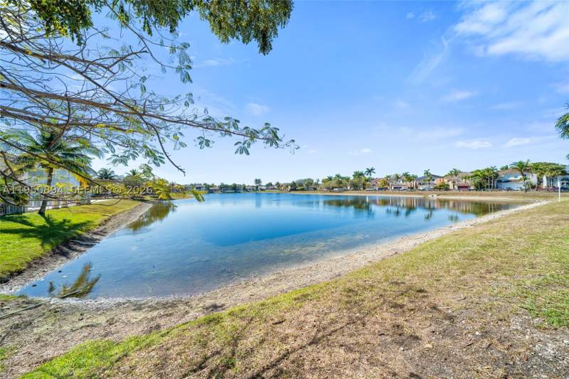 5 bedroom SingleFamilyResidence at 16062 SW 43rd Ter, Park Lakes Sec 1, Miami — photo 2