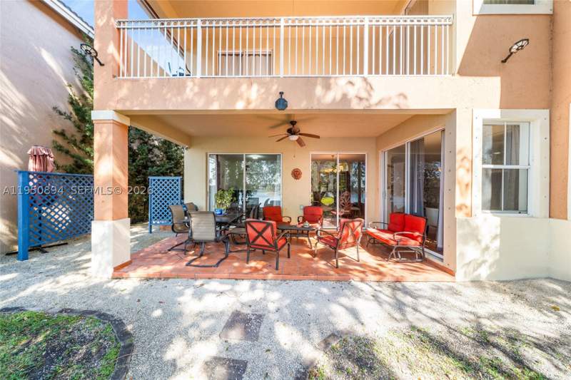 5 bedroom SingleFamilyResidence at 16062 SW 43rd Ter, Park Lakes Sec 1, Miami — photo 3