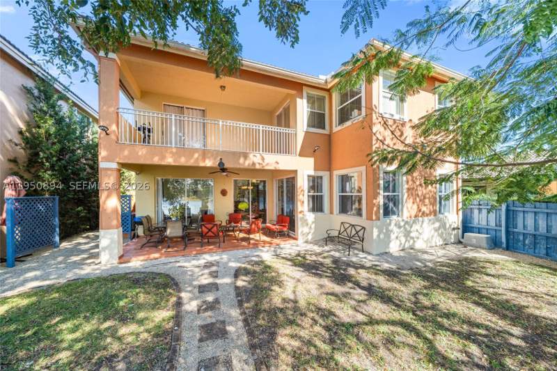 5 bedroom SingleFamilyResidence at 16062 SW 43rd Ter, Park Lakes Sec 1, Miami — photo 4
