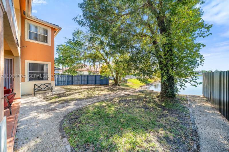 5 bedroom SingleFamilyResidence at 16062 SW 43rd Ter, Park Lakes Sec 1, Miami — photo 5
