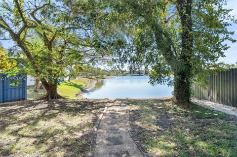 16062 SW 43rd Ter, Miami FL - photo 6 of 40