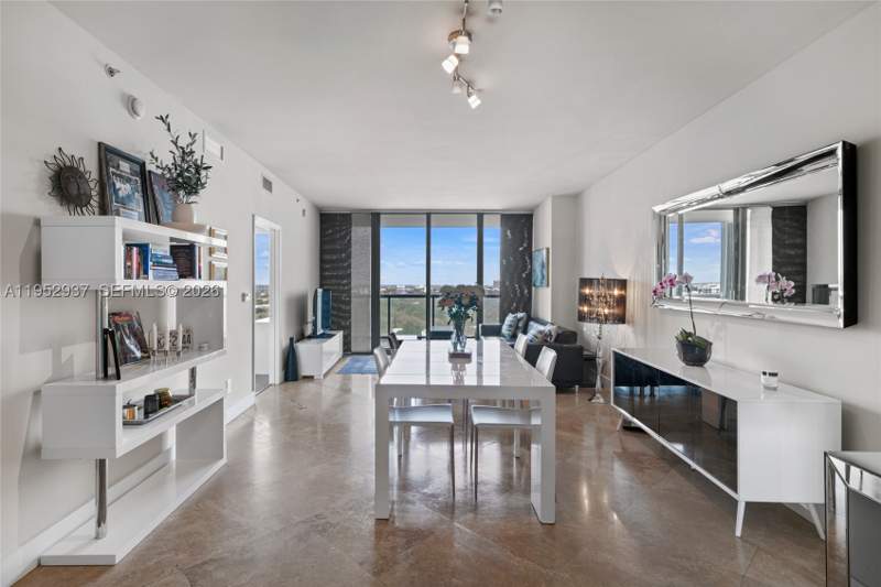 2 bedroom Condominium at 601 NE 36th St 1704, Blue Condo, Miami — photo 2