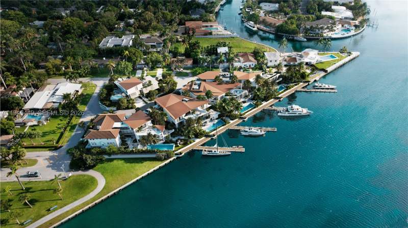 6 bedroom SingleFamilyResidence at 7101 NE 10th Ave, Prescott Estates, Miami — photo 3