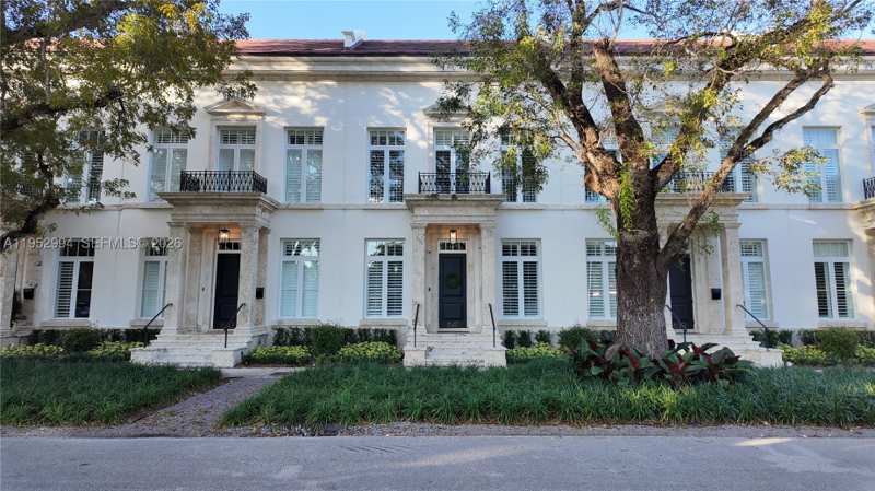 4 bedroom Townhouse at 641 Almeria Ave, Almeria Replat, Coral Gables — photo 1