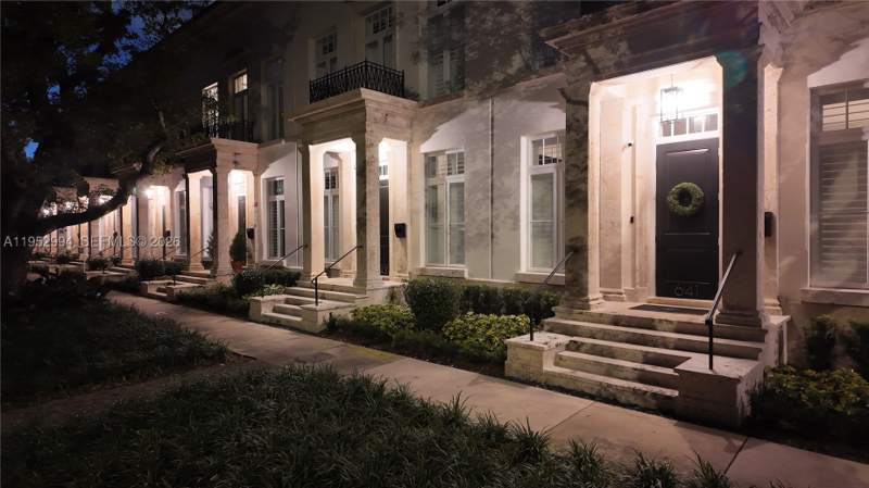 4 bedroom Townhouse at 641 Almeria Ave, Almeria Replat, Coral Gables — photo 3