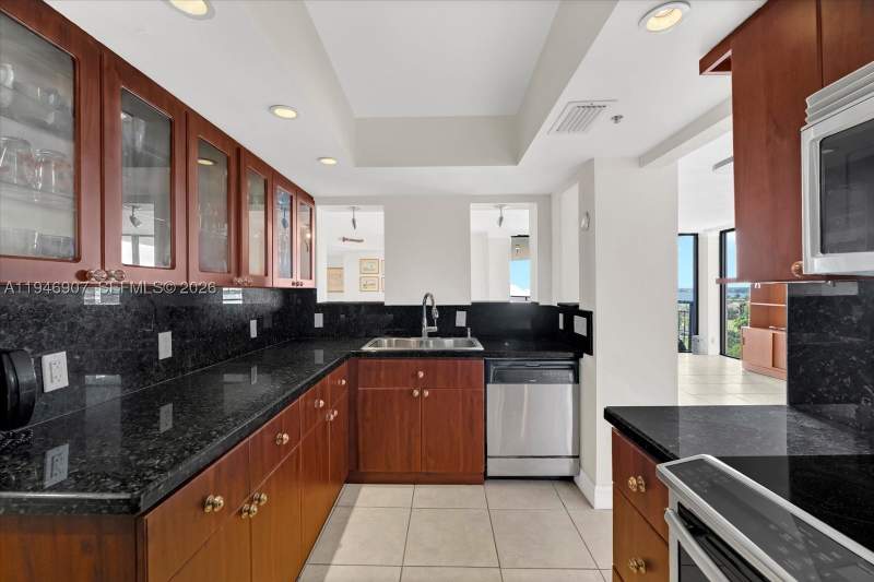 2 bedroom Condominium at 2843 S Bayshore Dr 11C, Grove Towers Condo, Miami — photo 5