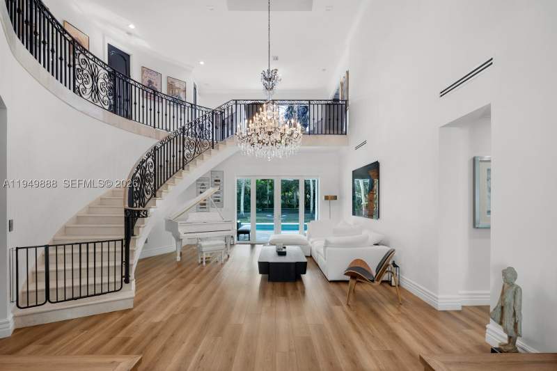 6 bedroom SingleFamilyResidence at 5002 SW 86th St, Kingsleys Sub, Miami — photo 4