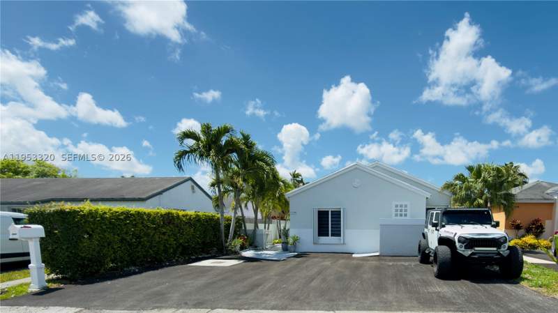 4 bedroom SingleFamilyResidence at 7220 SW 149th Ct, Sunset Shores, Miami — photo 2