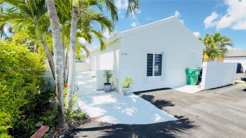 4 bedroom SingleFamilyResidence at 7220 SW 149th Ct, Sunset Shores, Miami — photo 3