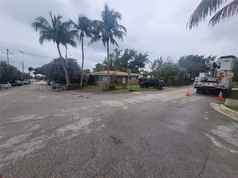 2 bedroom SingleFamilyResidence at 1300 Marseille Dr, 2nd Rev Pl Of Port Of Oce, Miami Beach — photo 2