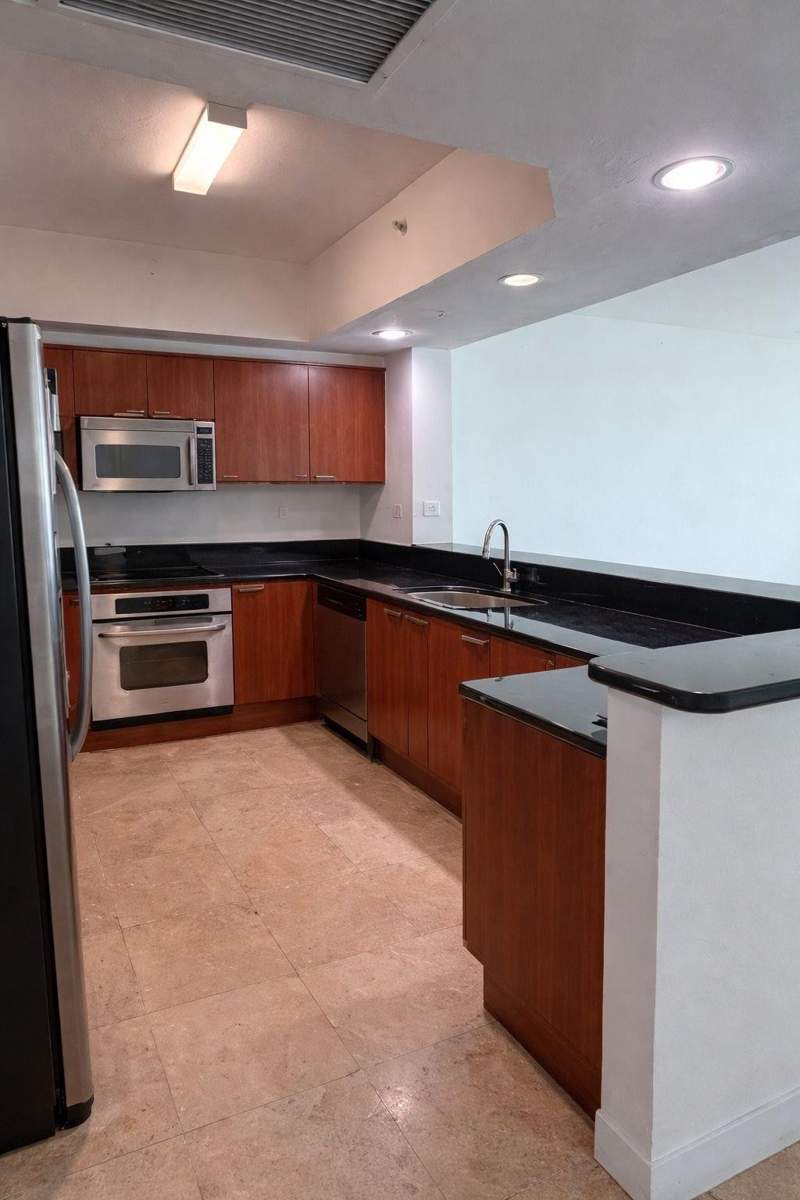 3 bedroom Condominium at 14951 Royal Oaks Lane 1607, 151 at Biscayne, North Miami — photo 2