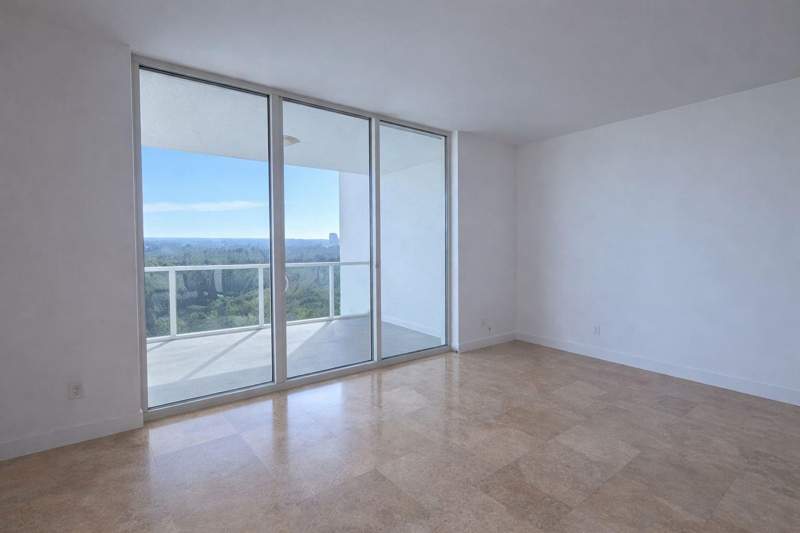 3 bedroom Condominium at 14951 Royal Oaks Lane 1607, 151 at Biscayne, North Miami — photo 3