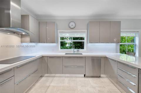 164 W Mashta Dr, Key Biscayne FL - photo 12 of 34