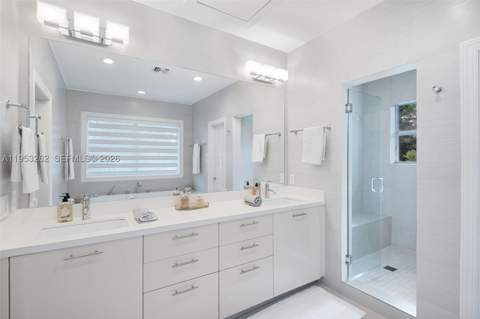 164 W Mashta Dr, Key Biscayne FL - photo 20 of 34