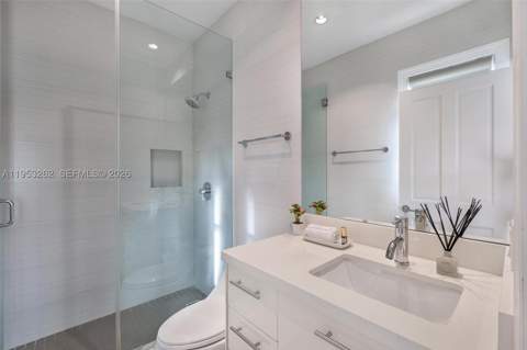 164 W Mashta Dr, Key Biscayne FL - photo 23 of 34