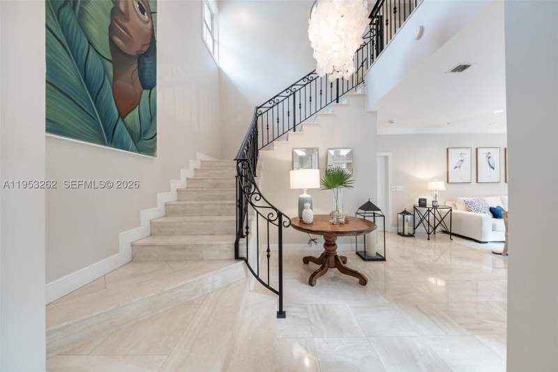 5 bedroom SingleFamilyResidence at 164 W Mashta Dr, Biscayne Key Estates, Key Biscayne — photo 5