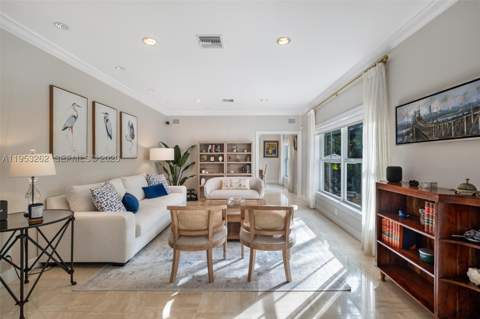 164 W Mashta Dr, Key Biscayne FL - photo 8 of 34