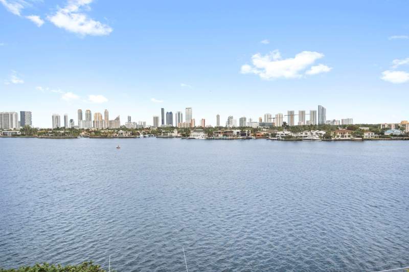 1 bedroom Condominium at 16558 NE 26th Avenue 6c, Reed East Condo, North Miami Beach — photo 3