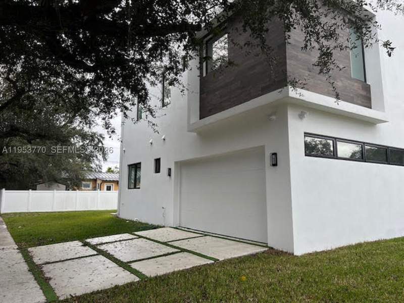 4 bedroom SingleFamilyResidence at 2 Hough Dr, Rev Of Rev Fec Addn Hiale, Miami Springs — photo 3