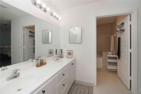 10921 NW 88th Ter 1303, Doral FL - photo 13 of 30